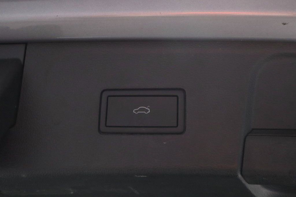 Used 2025 Volkswagen Atlas SE image 21