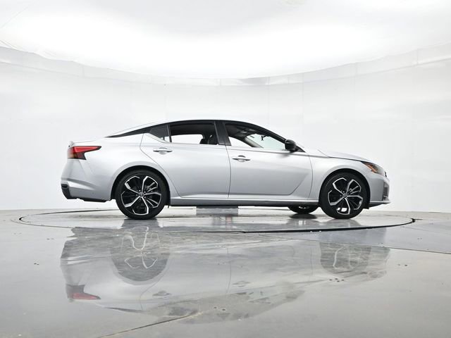 Used 2024 Nissan Altima 2.5 SR FWD image 31