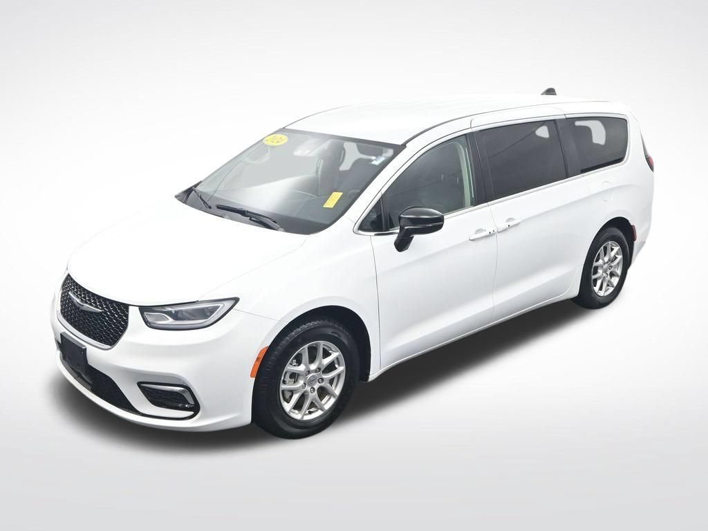 Used 2024 Chrysler Pacifica Touring-L FWD image 22