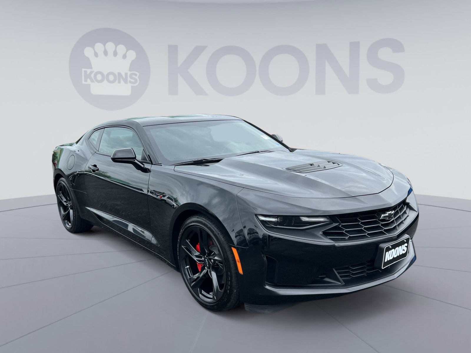 Used 2022 Chevrolet Camaro LT RWD image 2