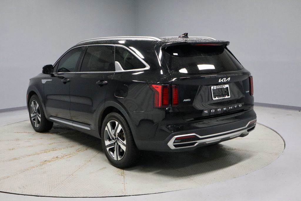 Used 2022 Kia Sorento EX w/ Panoramic Sunroof Package image 3