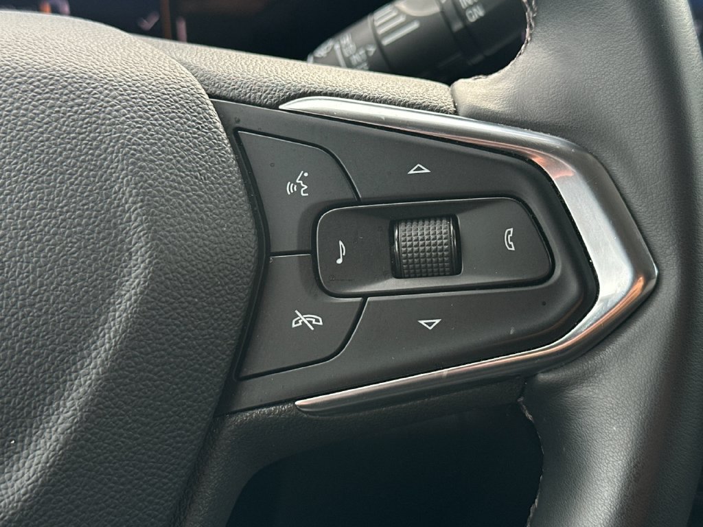 Used 2025 Chevrolet Trax LT w/ LT Convenience Package FWD image 24
