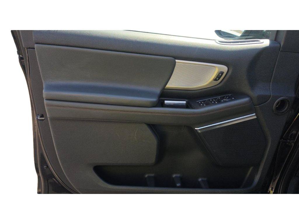Certified 2025 Ford Expedition Active AWD/4WD image 9