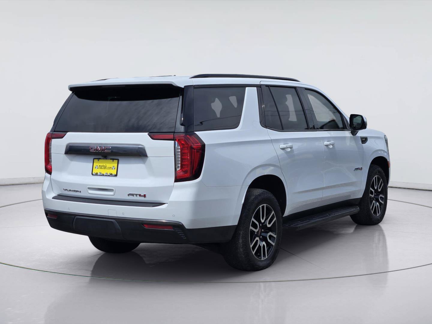 Used 2024 GMC Yukon AT4 w/ Technology Package AWD/4WD image 8