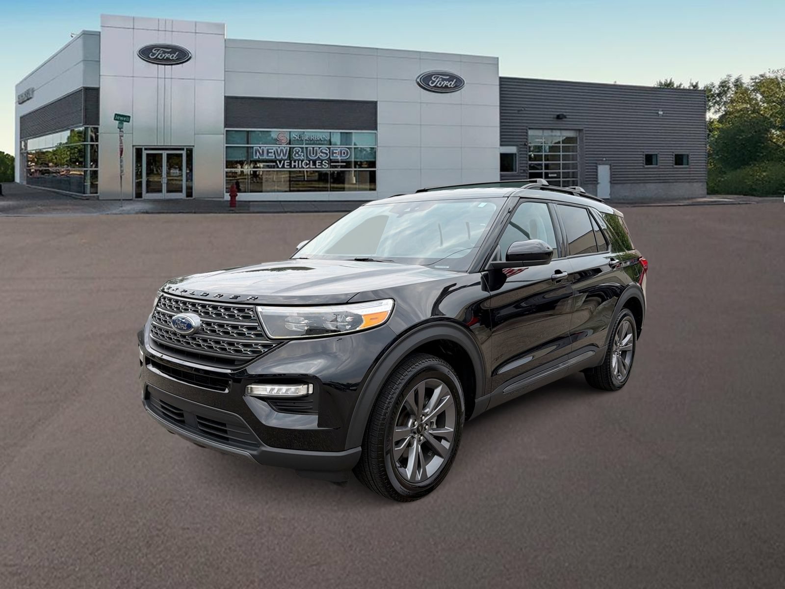 Certified 2024 Ford Explorer XLT w/ Equipment Group 202A AWD/4WD image 1