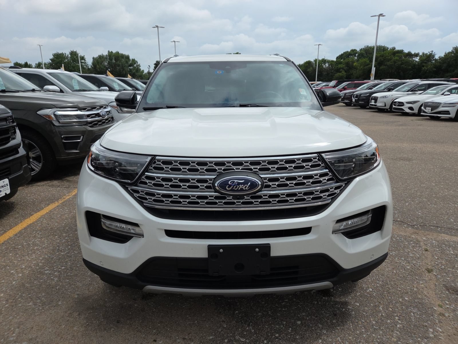 Certified 2022 Ford Explorer Limited w/ Equipment Group 301A AWD/4WD image 8