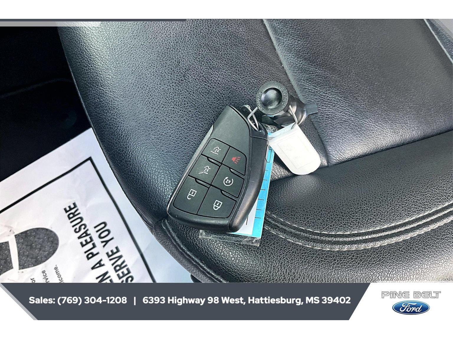 Used 2025 Chevrolet Suburban LT RWD image 9