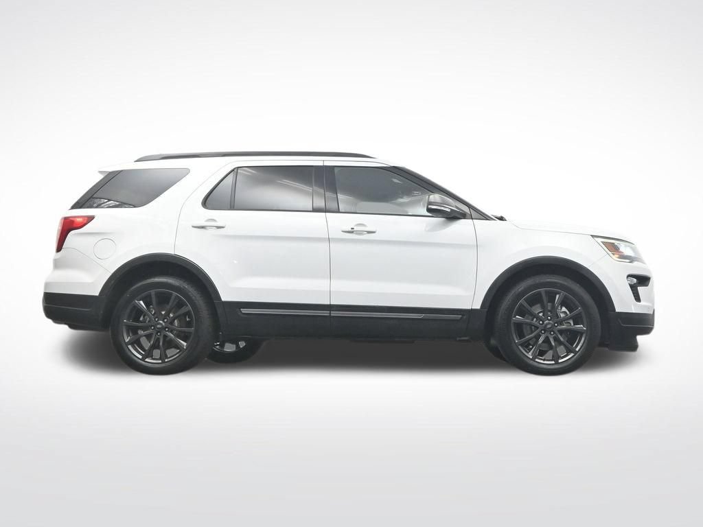 Certified 2018 Ford Explorer XLT w/ Equipment Group 202A FWD image 35