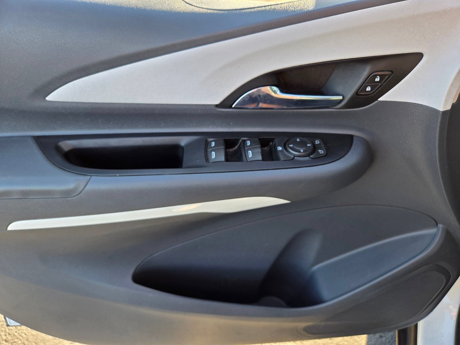 Used 2018 Chevrolet Bolt LT FWD image 17