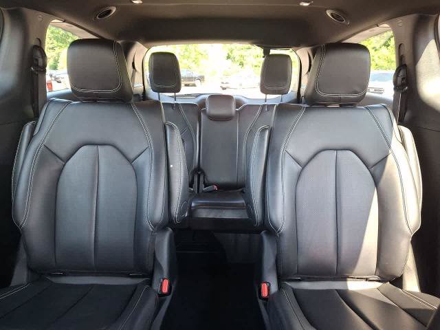 Used 2024 Chrysler Pacifica Limited FWD image 13