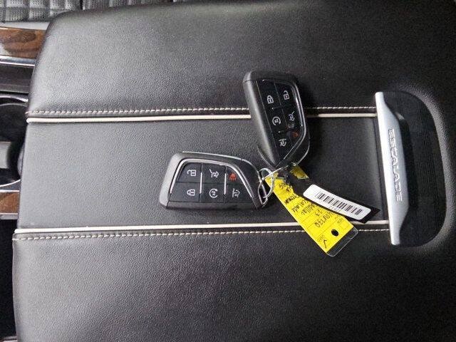 Used 2023 Cadillac Escalade ESV Premium Luxury Platinum AWD/4WD image 22