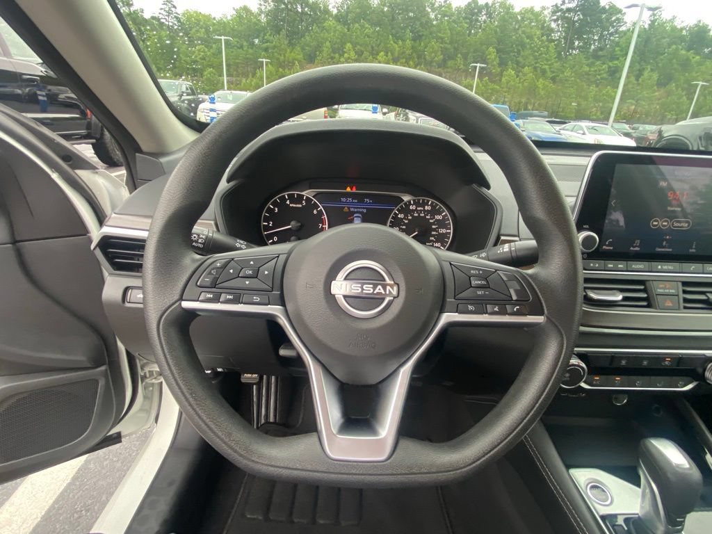 Used 2023 Nissan Altima 2.5 SV FWD image 13