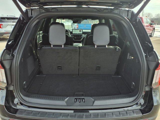 Certified 2025 Ford Explorer ST image 32
