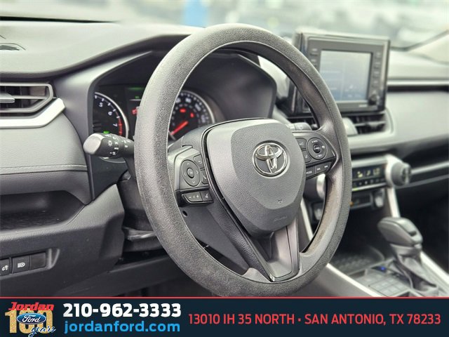 Used 2021 Toyota RAV4 XLE image 19
