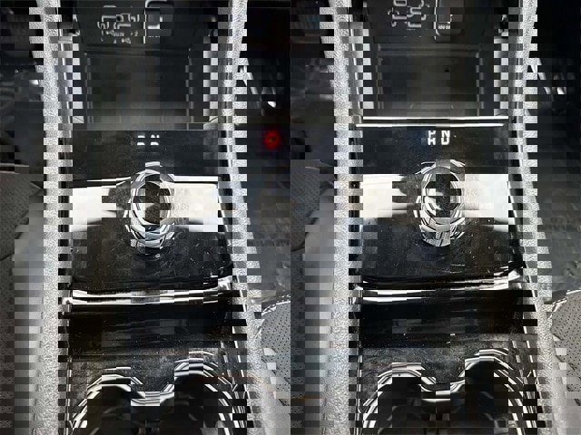 Used 2023 Jeep Grand Cherokee Altitude image 13