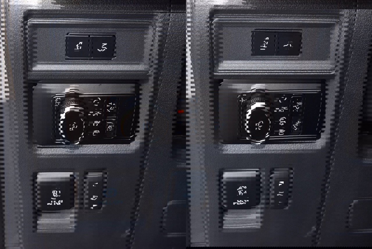 Certified 2024 Ford Expedition Limited image 32