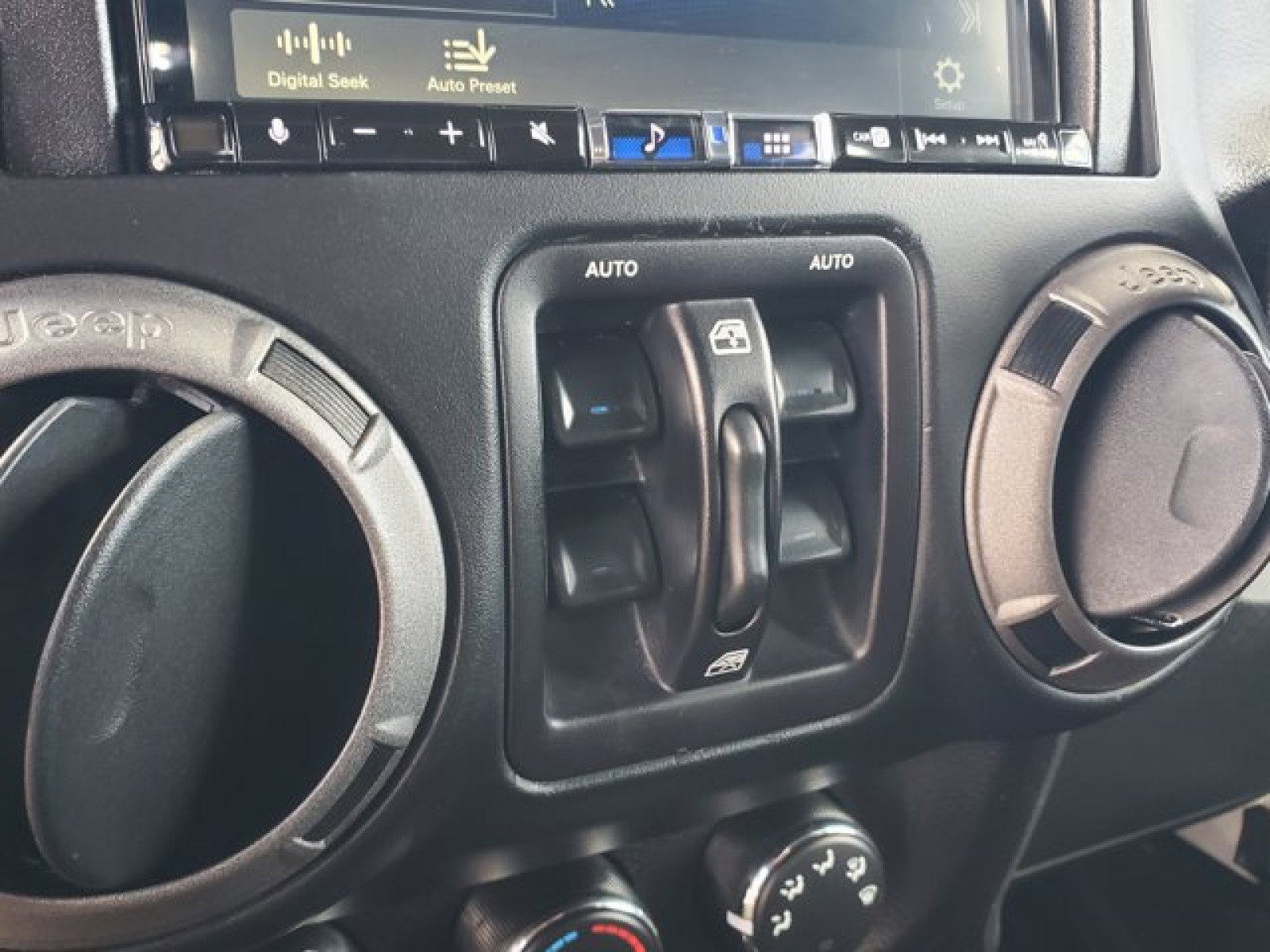 Used 2017 Jeep Wrangler Unlimited Sport w/ Mopar Black Appearance Group image 18