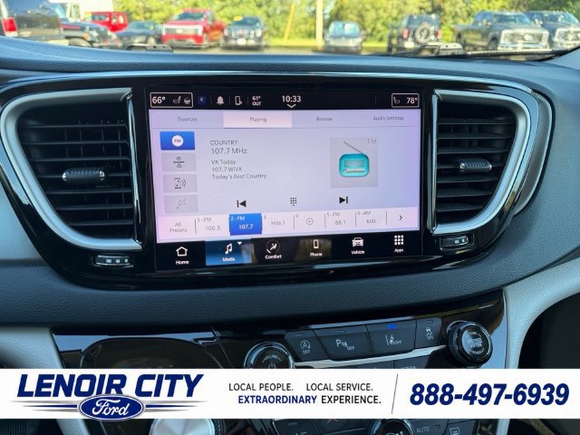 Used 2024 Chrysler Pacifica Touring-L FWD image 33