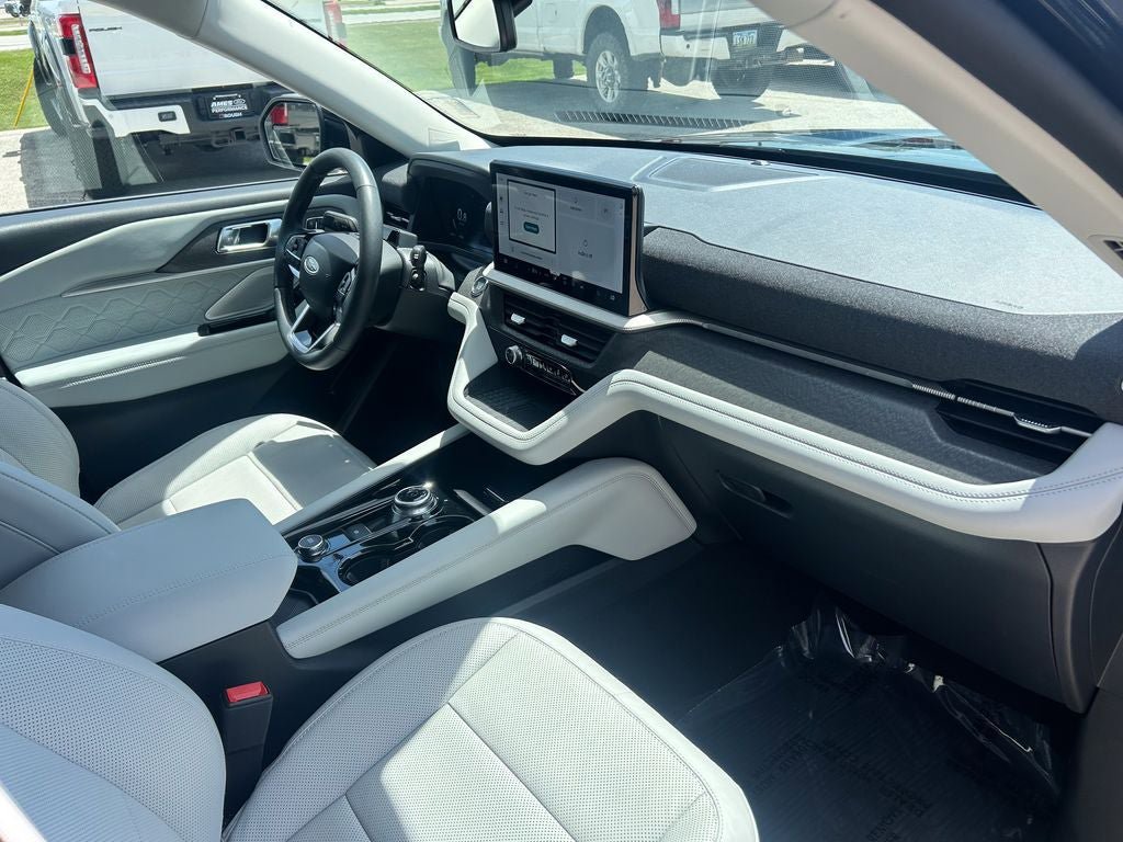 Certified 2025 Ford Explorer Platinum w/ Ultimate Package AWD/4WD image 23