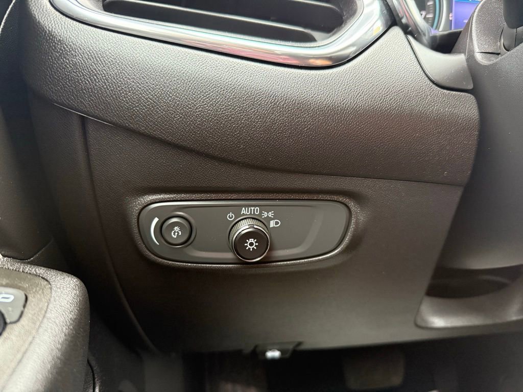 Used 2023 Chevrolet Equinox LT image 32