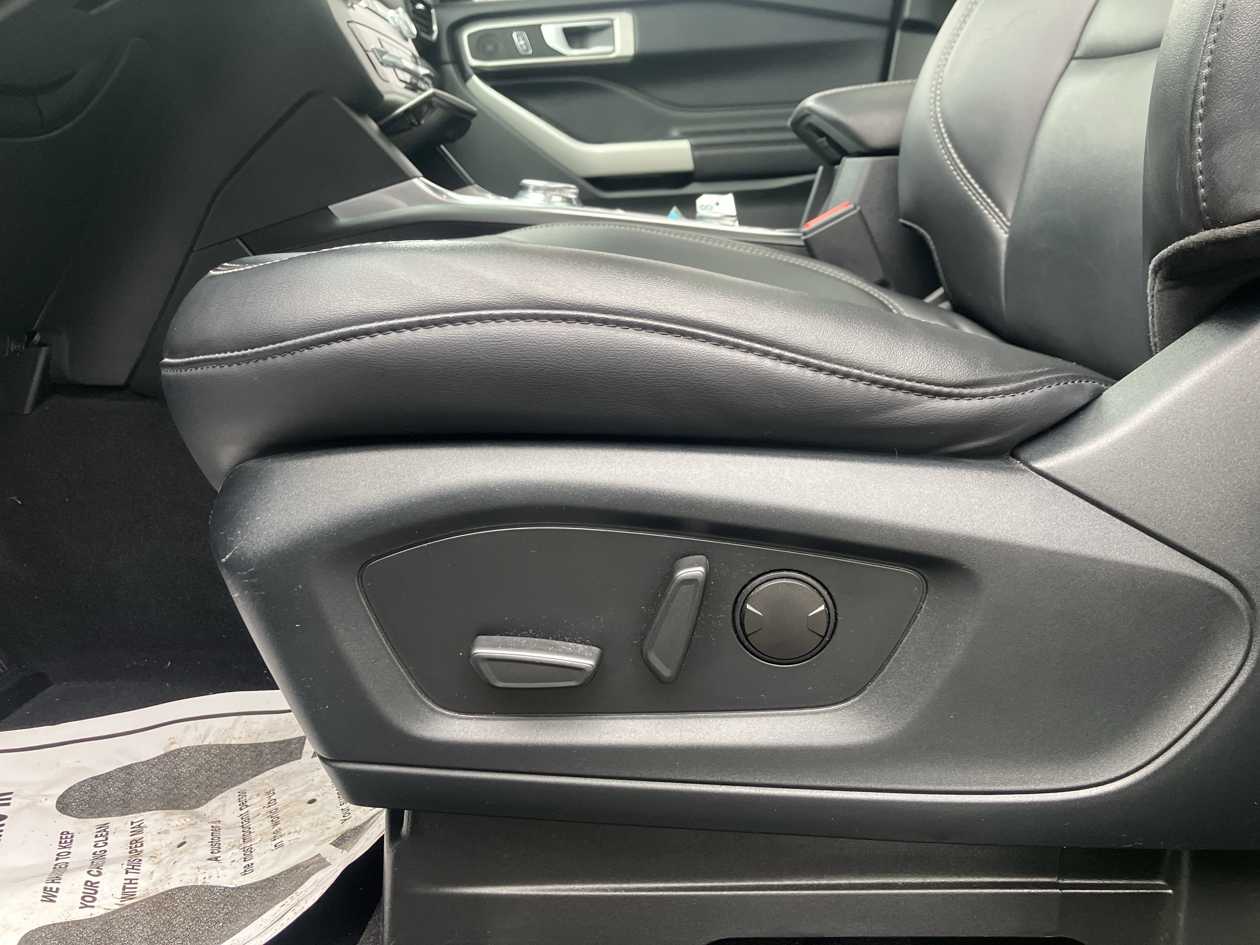 Certified 2022 Ford Explorer XLT w/ Equipment Group 202A image 21