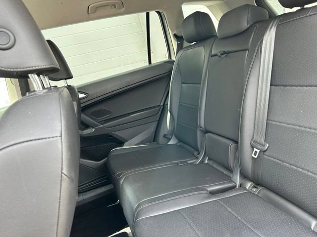 Used 2020 Volkswagen Tiguan SE AWD/4WD image 9
