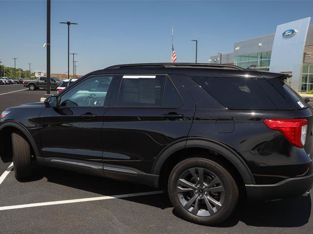 Certified 2024 Ford Explorer XLT w/ Equipment Group 202A AWD/4WD image 17