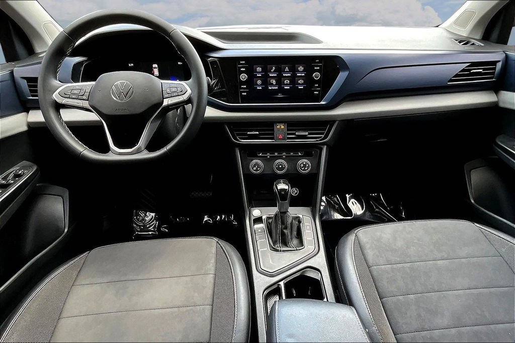 Used 2022 Volkswagen Taos SE FWD image 9