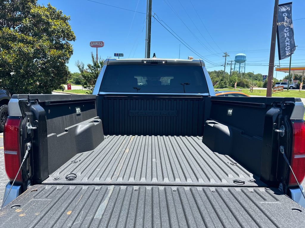 Used 2025 Toyota Tacoma TRD Sport AWD/4WD image 18