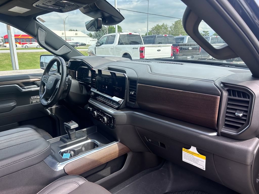 Used 2025 Chevrolet Silverado 1500 High Country w/ Midnight Edition AWD/4WD image 22