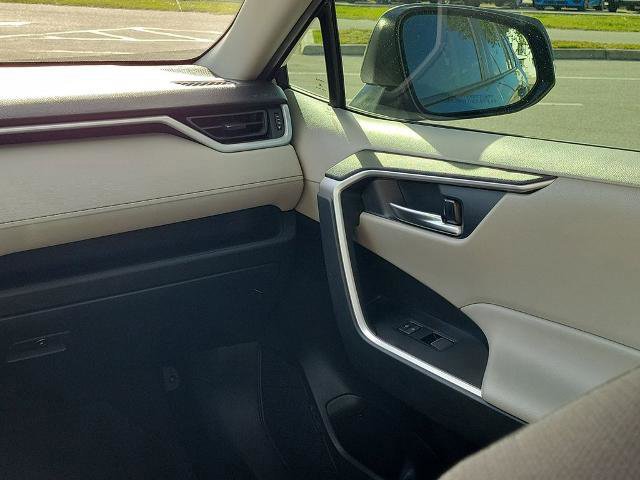 Used 2023 Toyota RAV4 XLE w/ Convenience Package FWD image 17