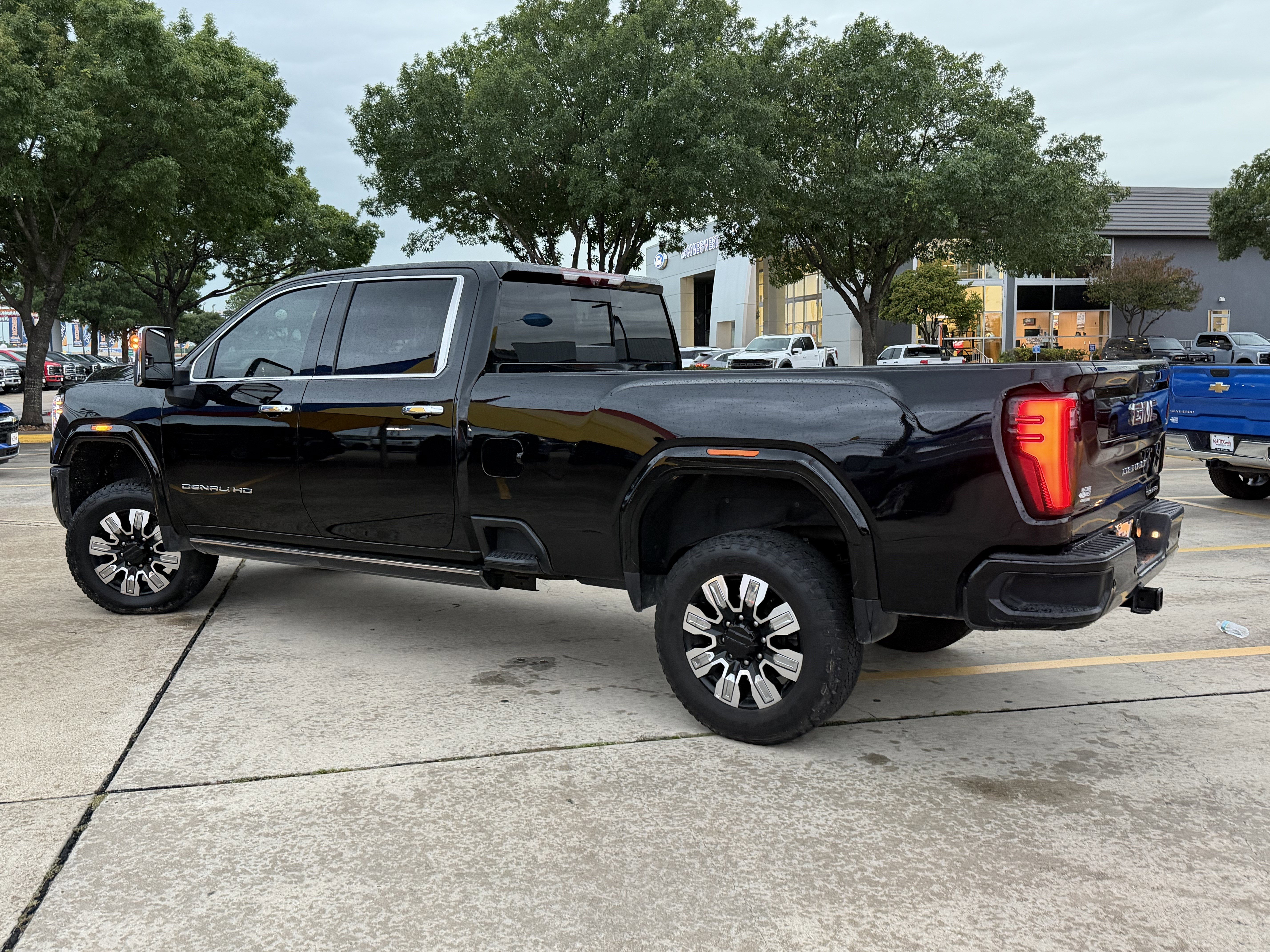 Used 2025 GMC Sierra 3500 Denali w/ Denali Reserve Package AWD/4WD image 11