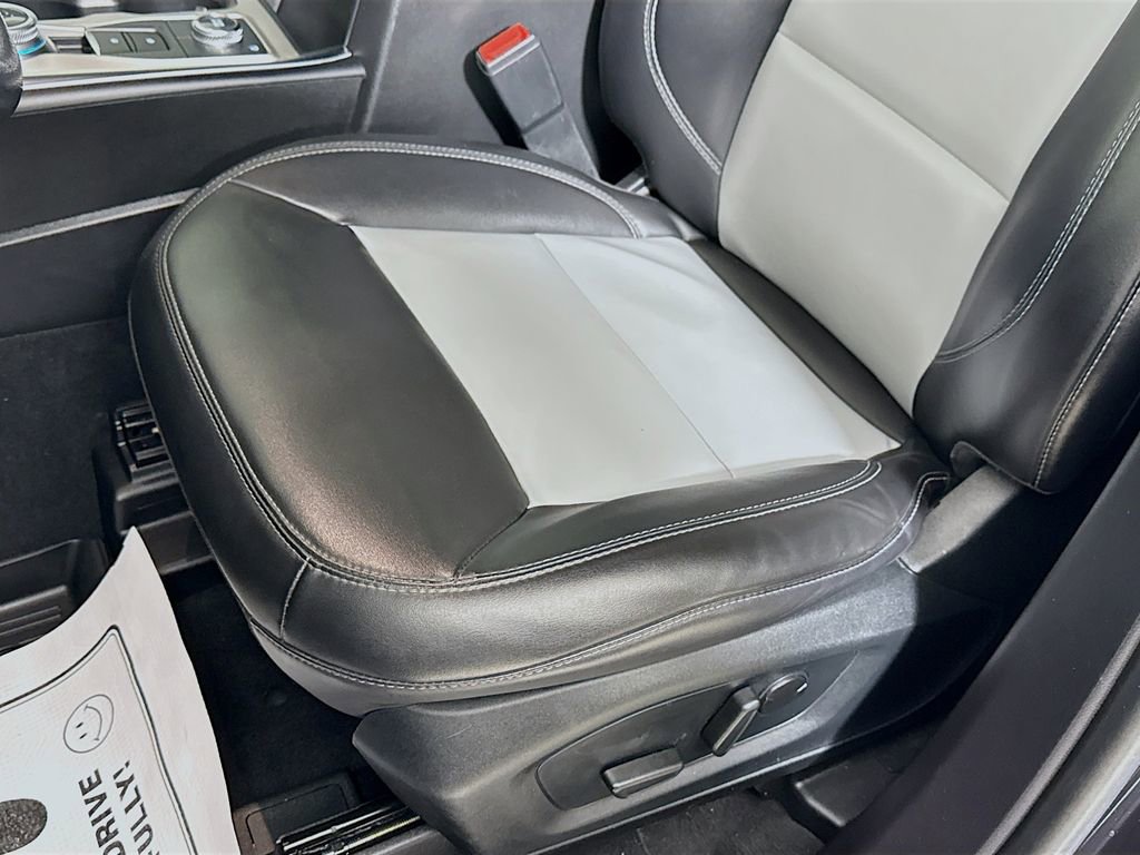 Certified 2022 Ford Explorer XLT w/ Equipment Group 202A image 19