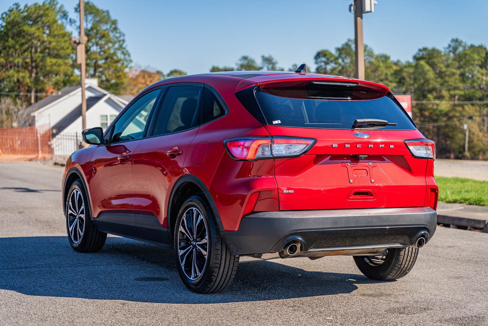 Certified 2021 Ford Escape SE w/ SE Sport Appearance Package image 3
