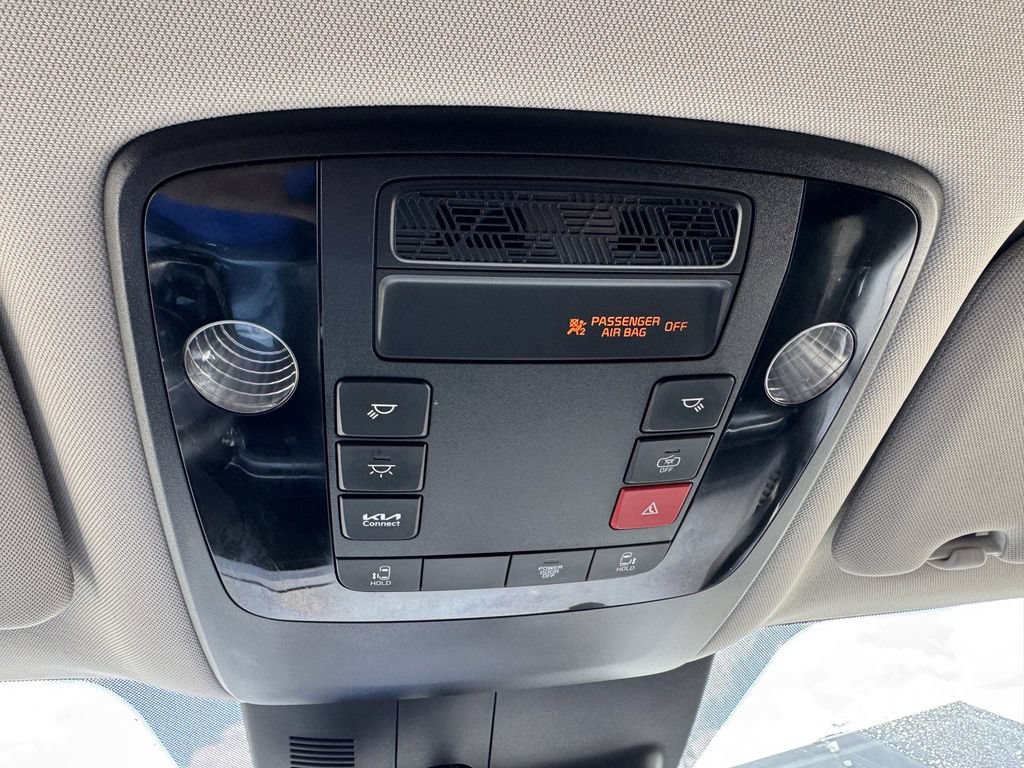 Used 2025 Kia Carnival FWD image 26