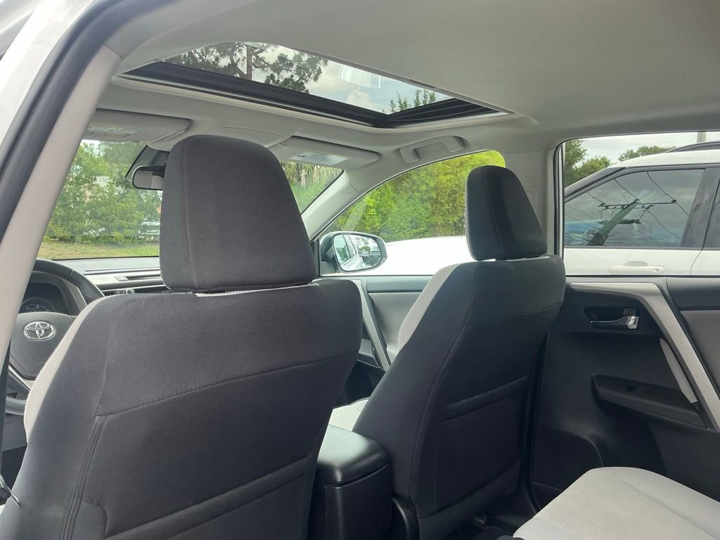 Used 2017 Toyota RAV4 XLE FWD image 33