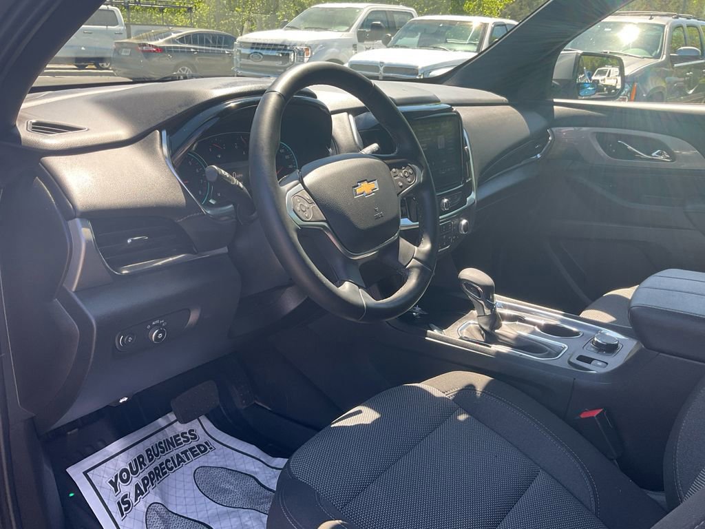 Used 2023 Chevrolet Traverse LT image 15
