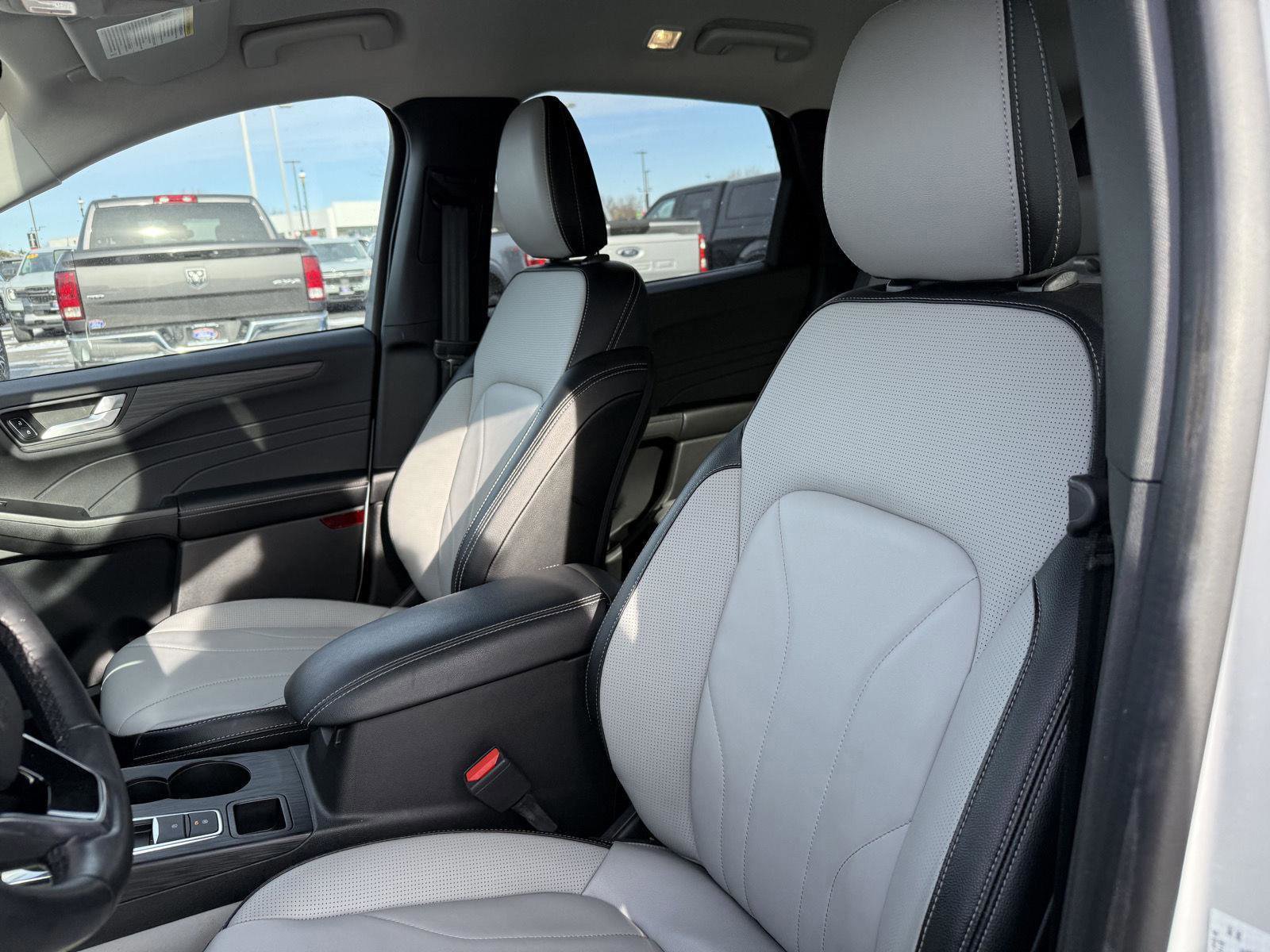 Certified 2025 Ford Escape SE w/ PHEV Premium Package image 12