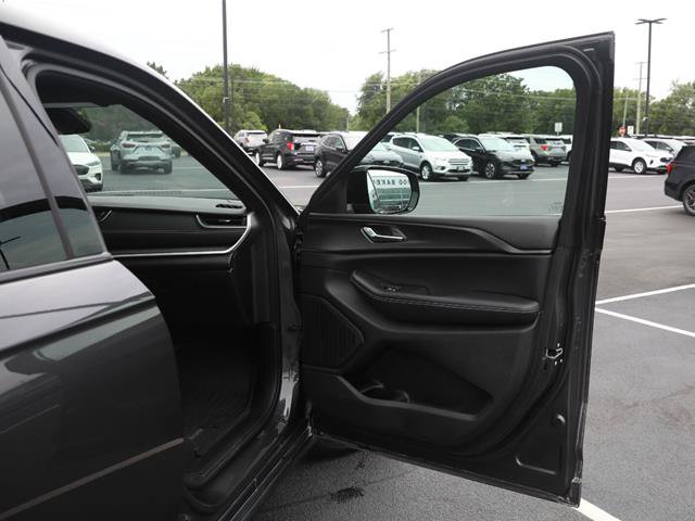 Used 2024 Jeep Grand Cherokee L Altitude AWD/4WD image 35
