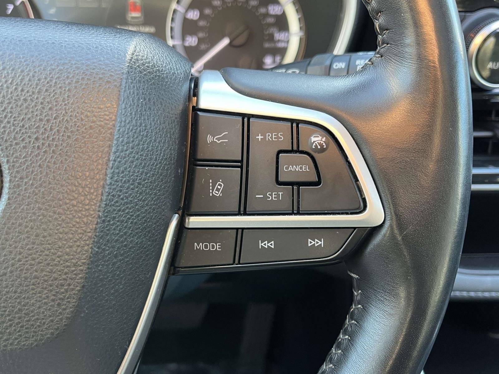 Used 2023 Toyota Highlander XLE image 21