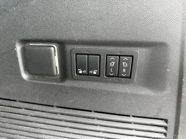 Used 2022 Chevrolet Suburban Premier AWD/4WD image 20