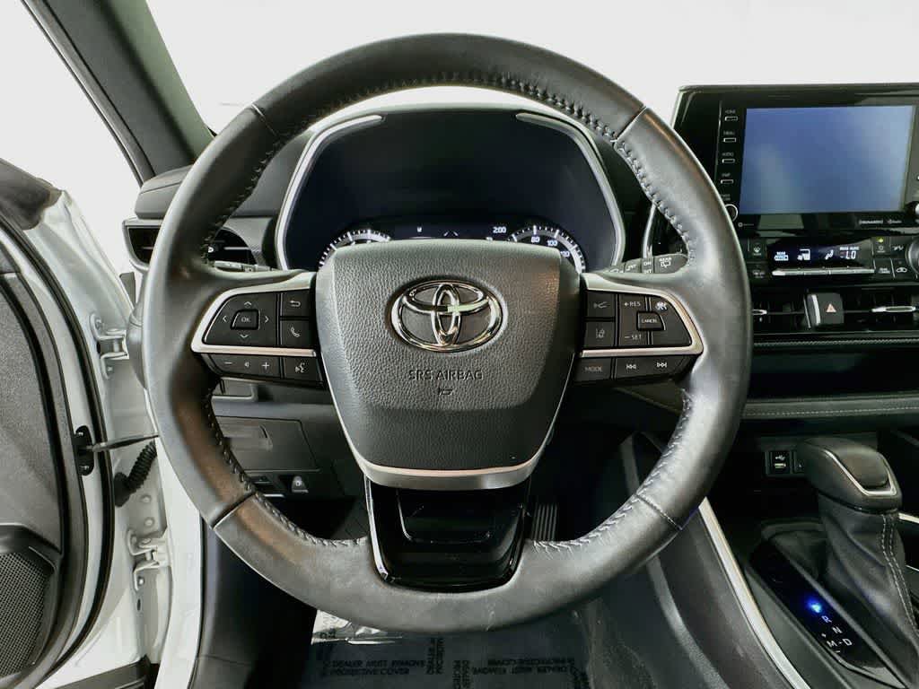 Used 2022 Toyota Highlander XSE FWD image 16