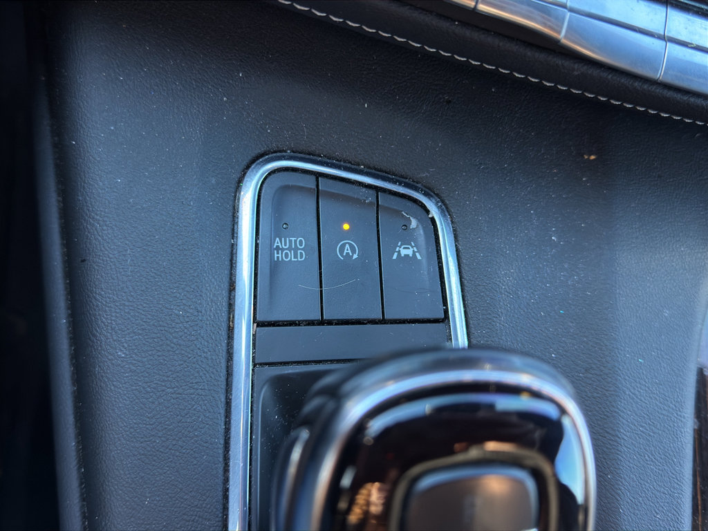 Used 2021 Cadillac Escalade ESV Premium Luxury w/ LPO, Radiant Package image 27