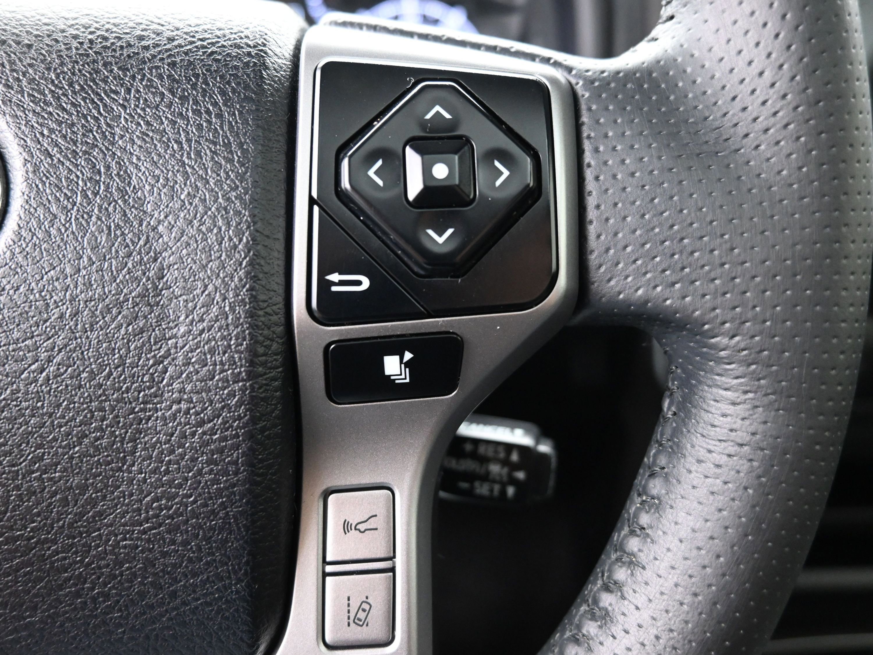 Used 2022 Toyota 4Runner SR5 Premium w/ Moonroof Package image 34