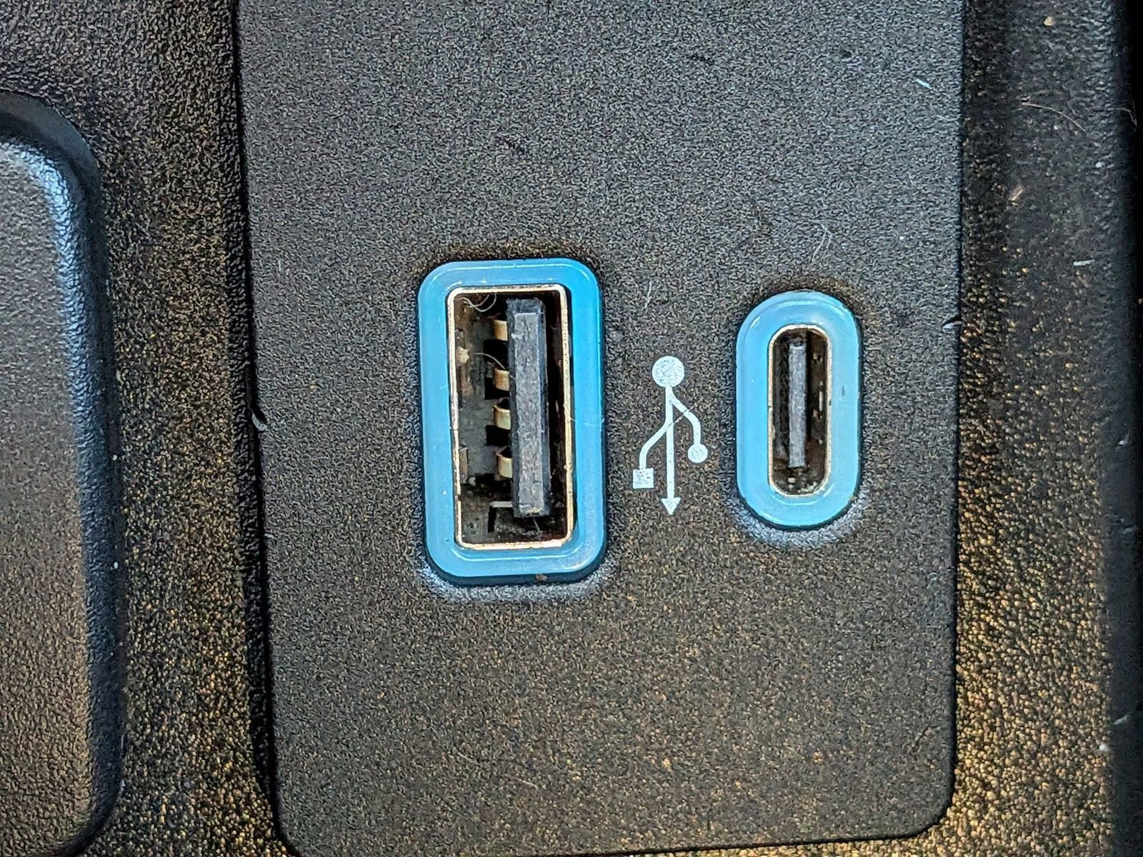 Certified 2021 Ford Explorer XLT w/ Equipment Group 202A image 27