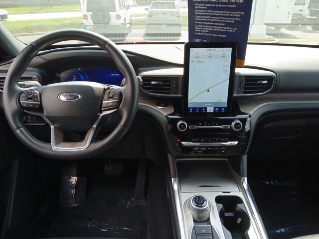 Certified 2023 Ford Explorer Platinum w/ Technology Package image 10