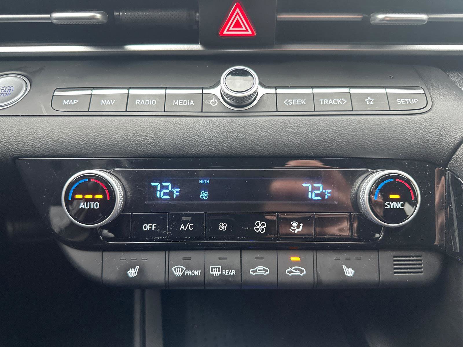 Used 2023 Hyundai Elantra SEL w/ Convenience Package image 16