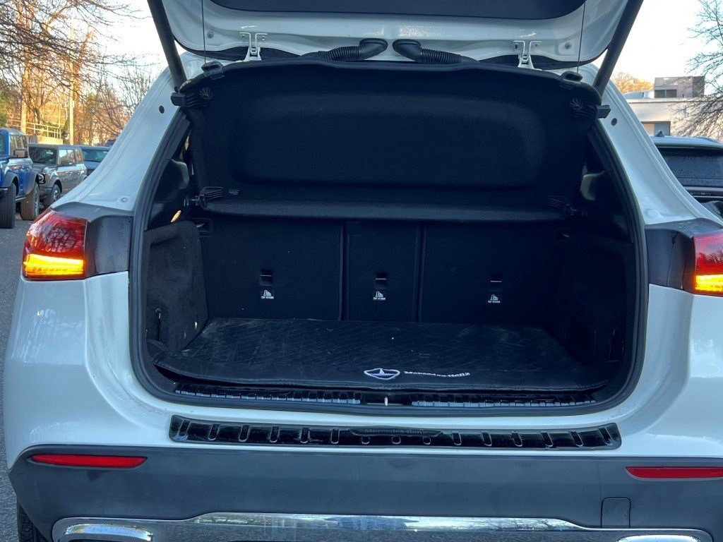 Used 2021 Mercedes-Benz GLA 250 4MATIC w/ Premium Package image 18