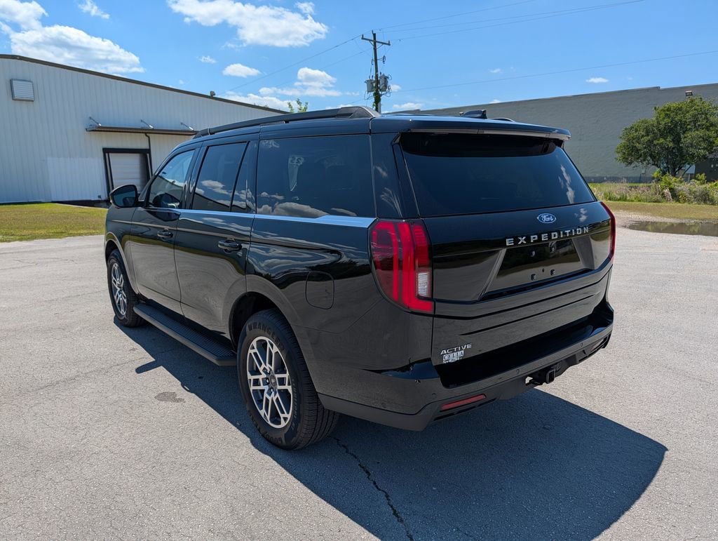 Certified 2025 Ford Expedition Active RWD image 4