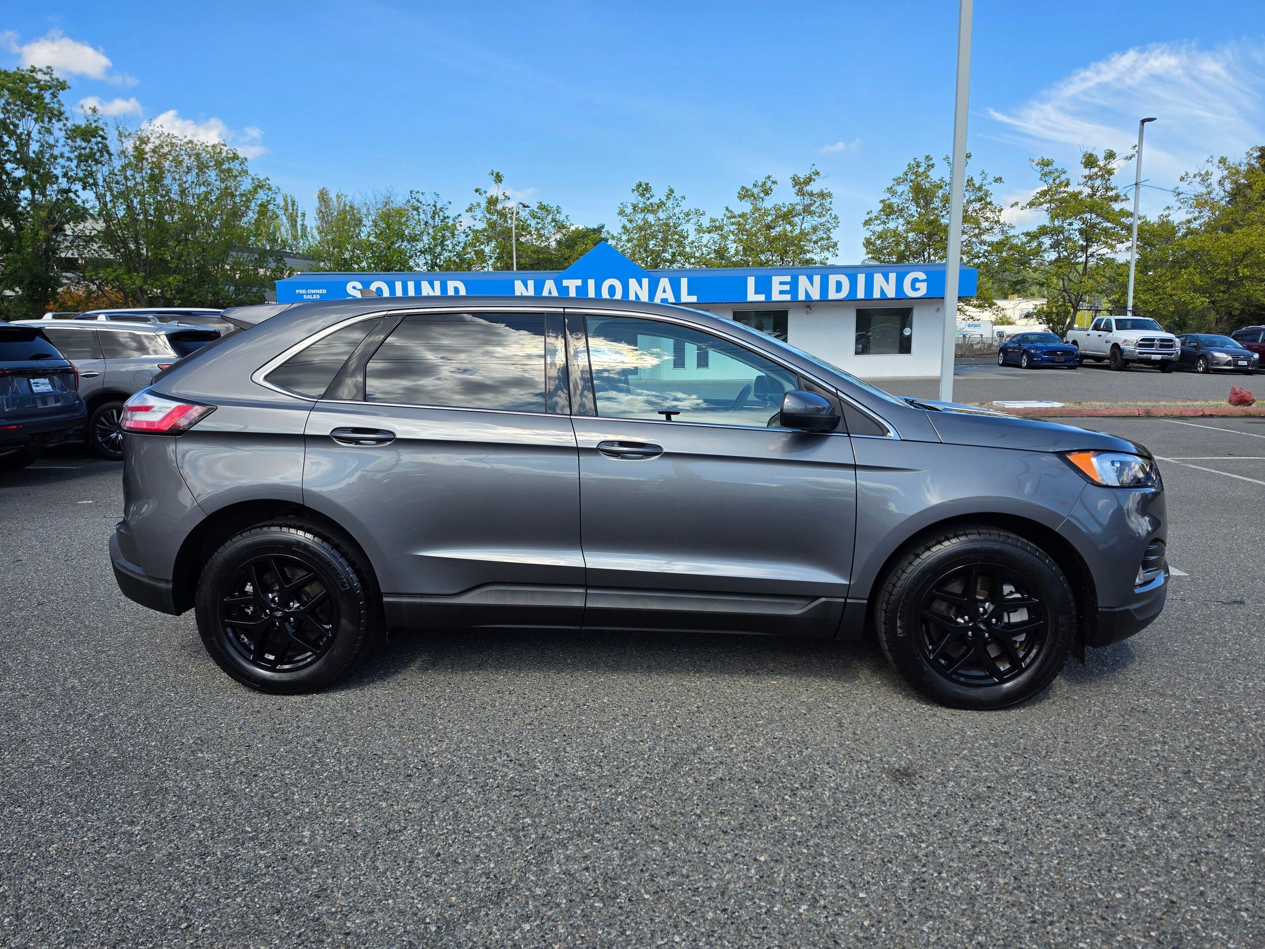 Certified 2023 Ford Edge SEL w/ Convenience Package AWD/4WD image 6